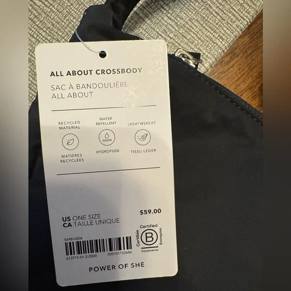 NWT Athleta All About Crossbody Bag in Black - Picture 2 of 7